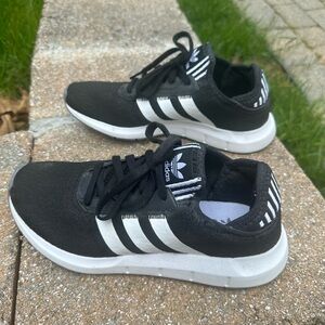 Adidas Swiftrun Sneakers